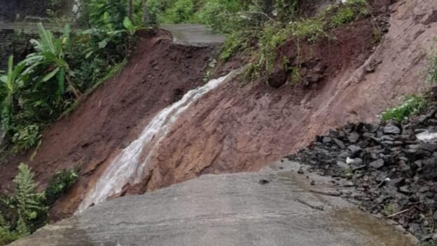 Longsor Putus Akses Di Garut